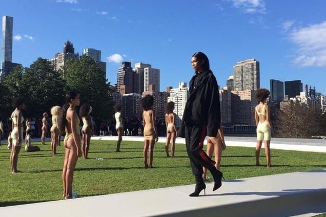 На острове Рузвельт в Нью-Йорке Канье Уэст устроил фэшн-перфоманс