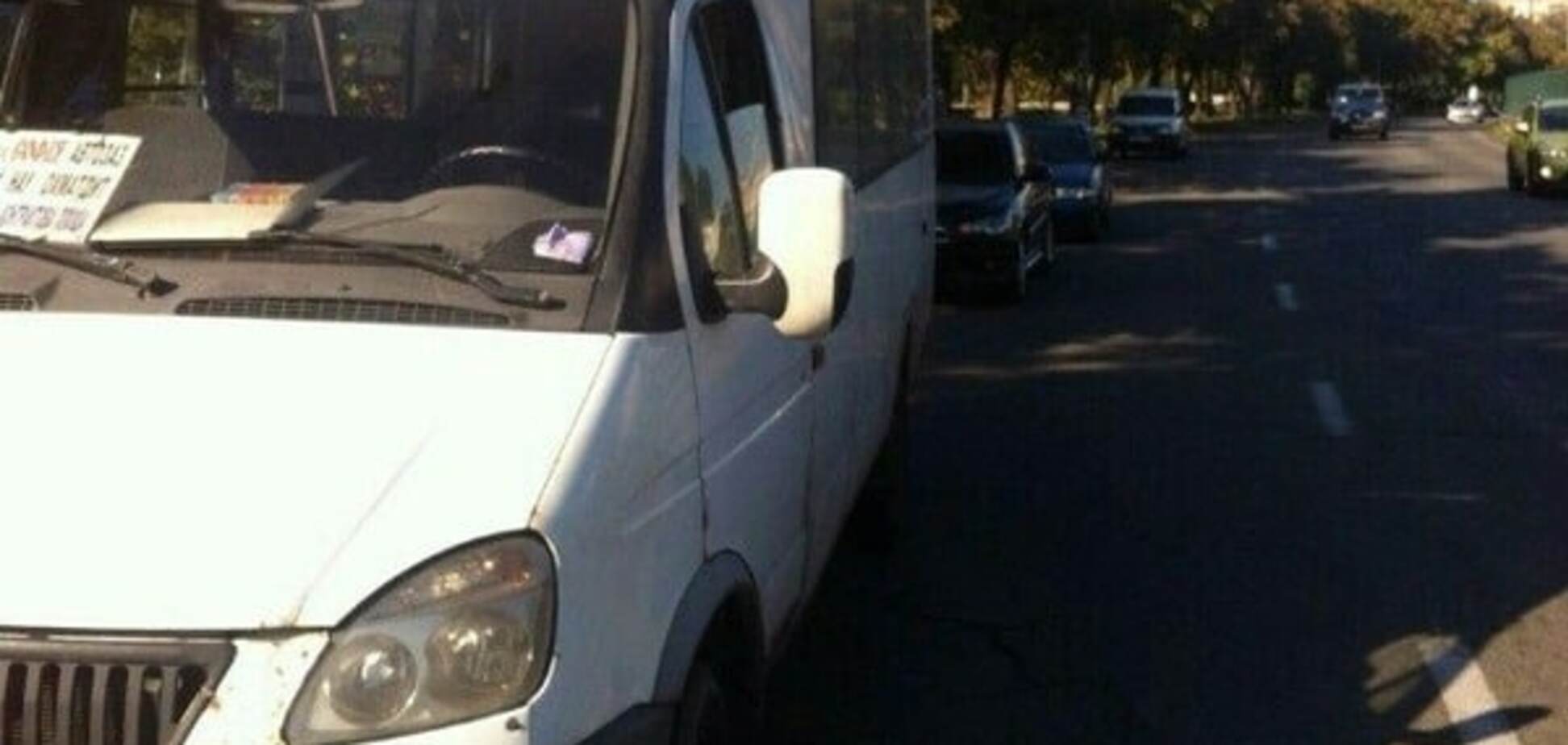 В Киеве девушка на ходу выпала из маршрутки