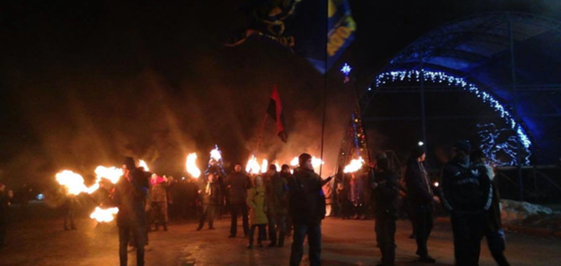 На Донбассе устроили факельное шествие в честь Бандеры: опубликованы фото