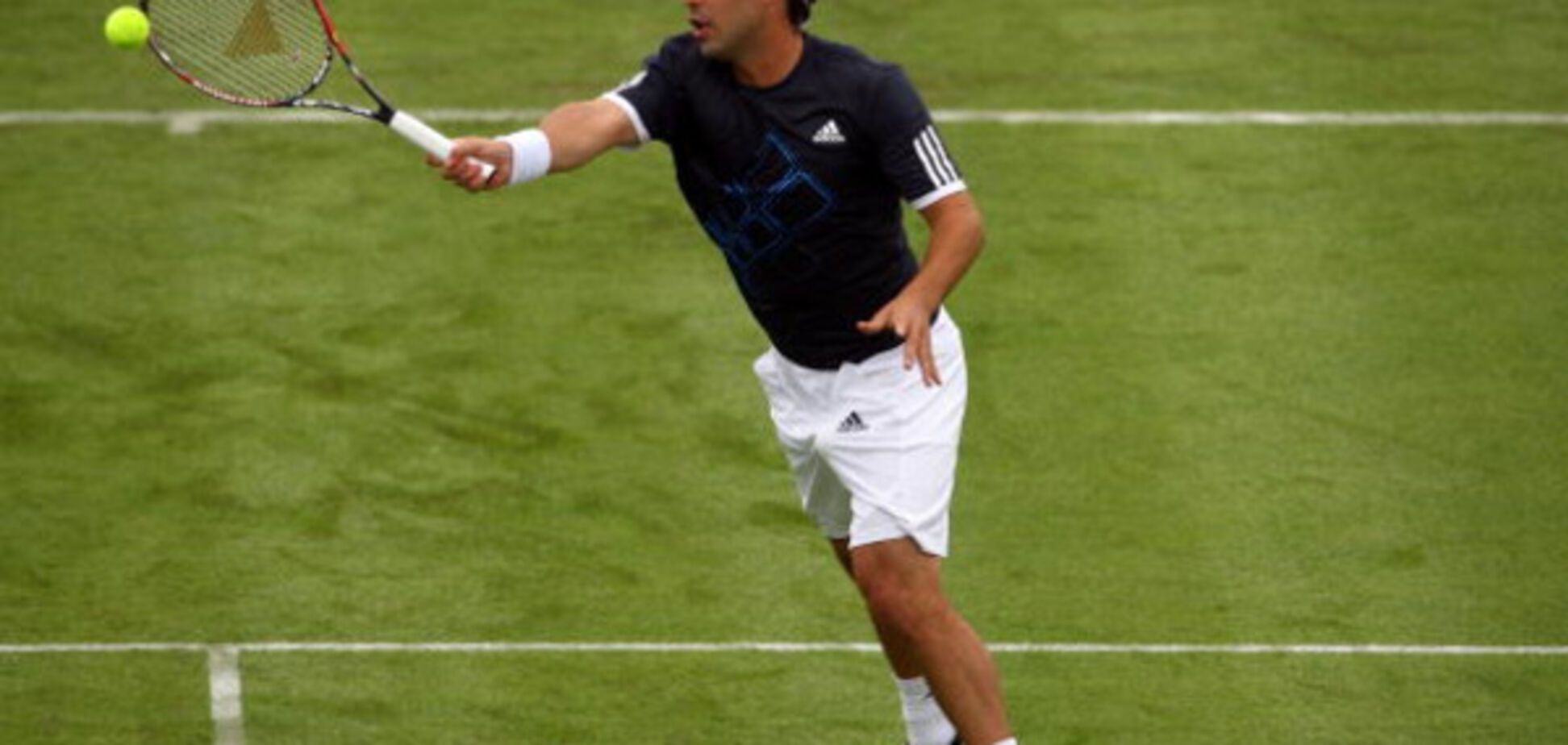 Ножницы: знаменитый теннисист поразил необычным поступком во время матча - видео инцидента