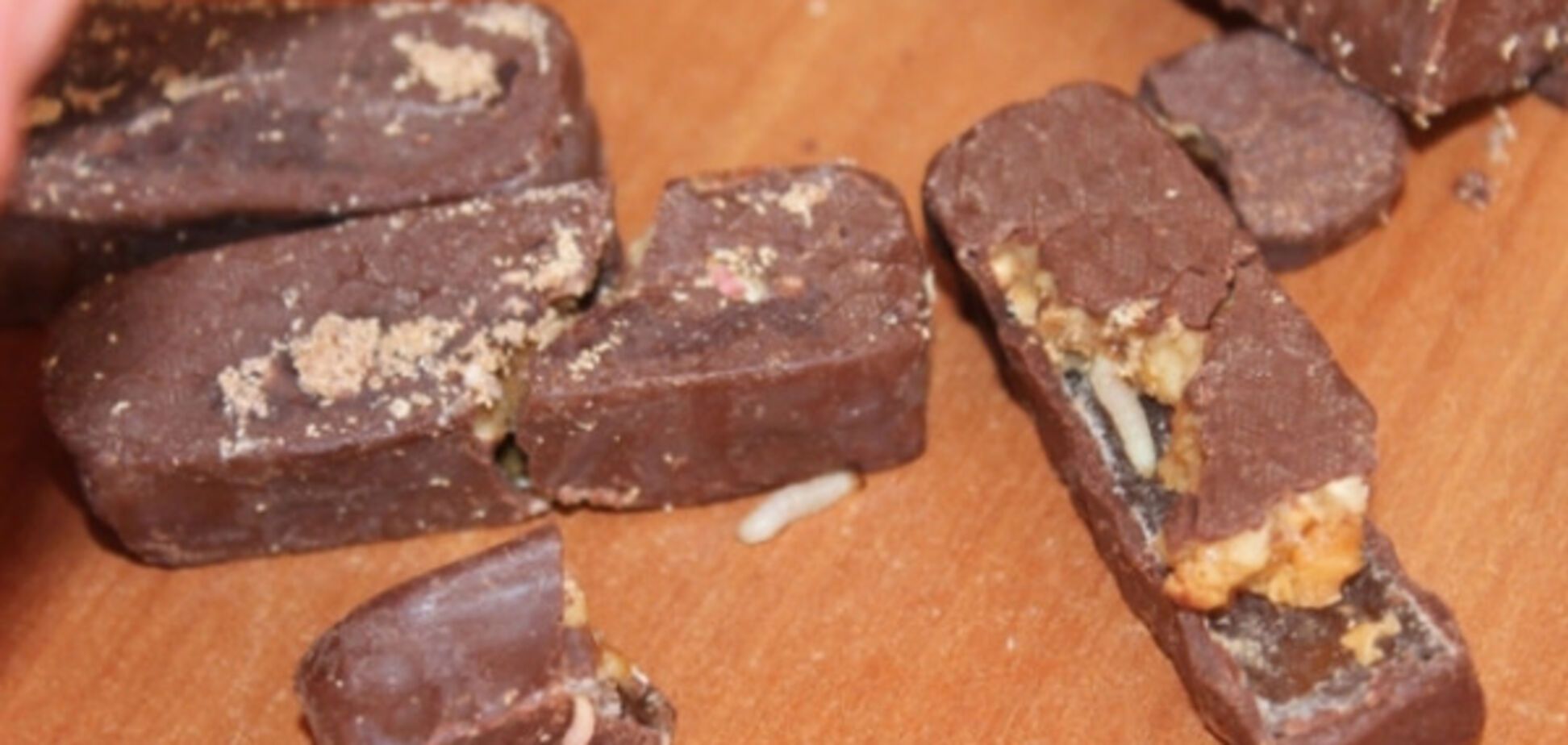 конфеты с червями