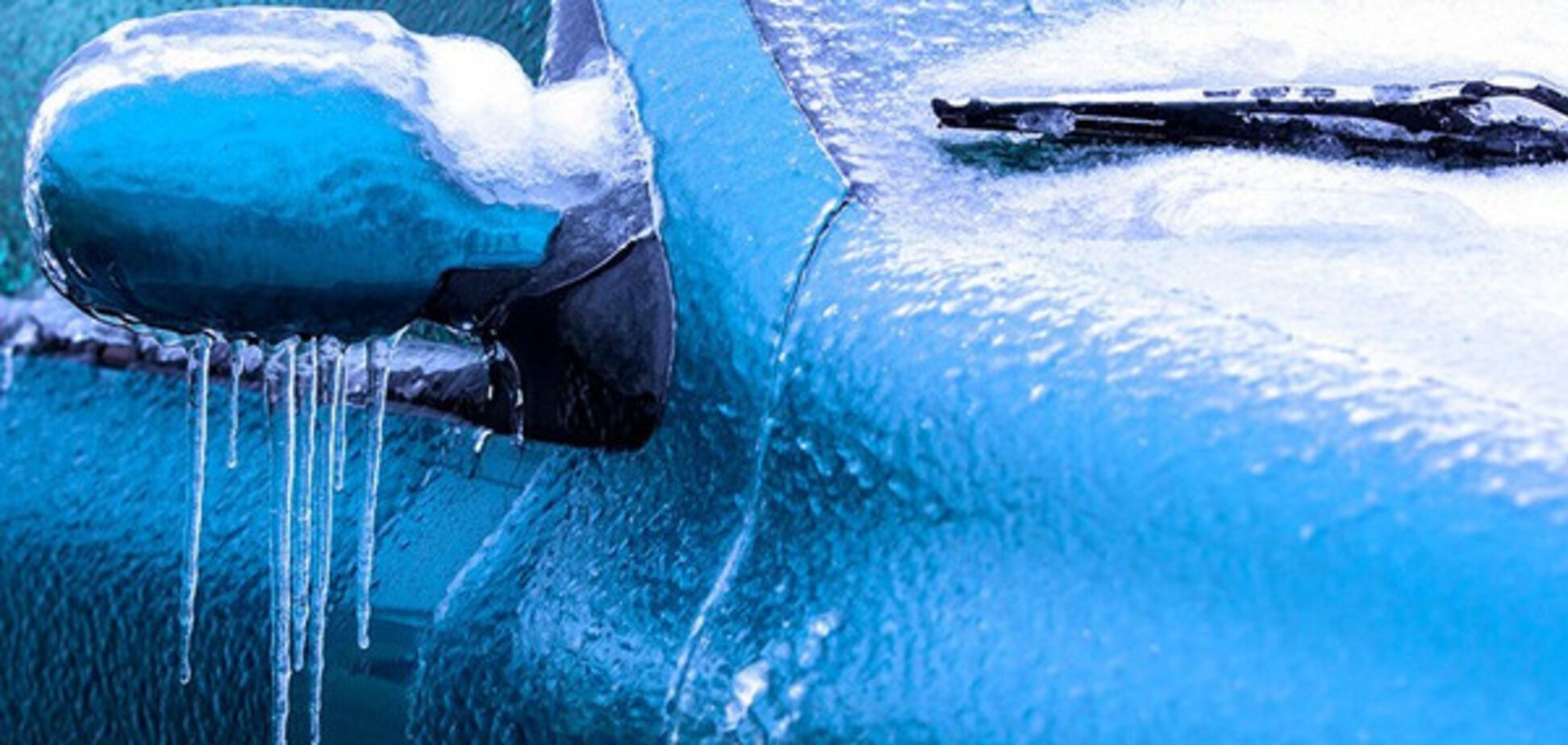 Обледенелый автомобиль