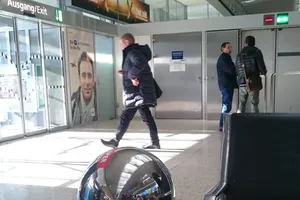 Пашинский в аэропорту Инсбрука