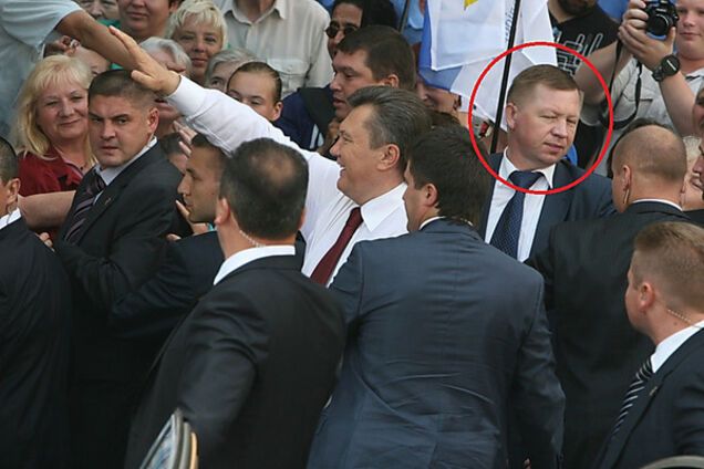 Янукович в оточенні охорони