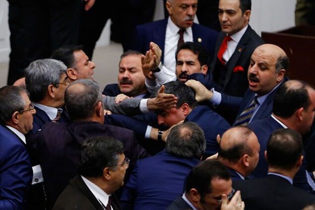 Драка турецких депутатов