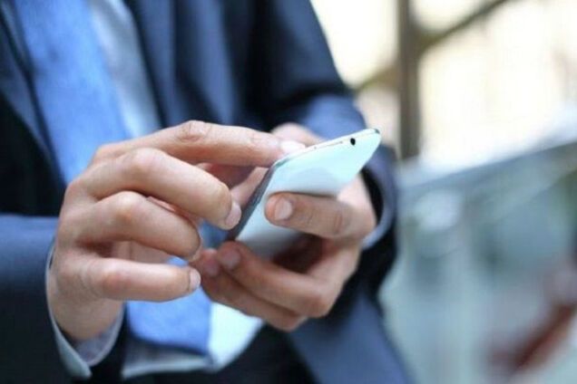 Стянул 4 тысячи: топ-оператор Украины угодил в скандал