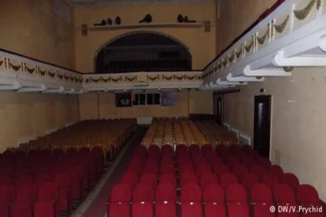 Мистецький експеримент у Львові: театр мрії з дахом, що протікає