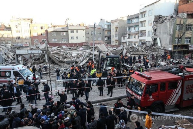 обрушение здания Стамбул