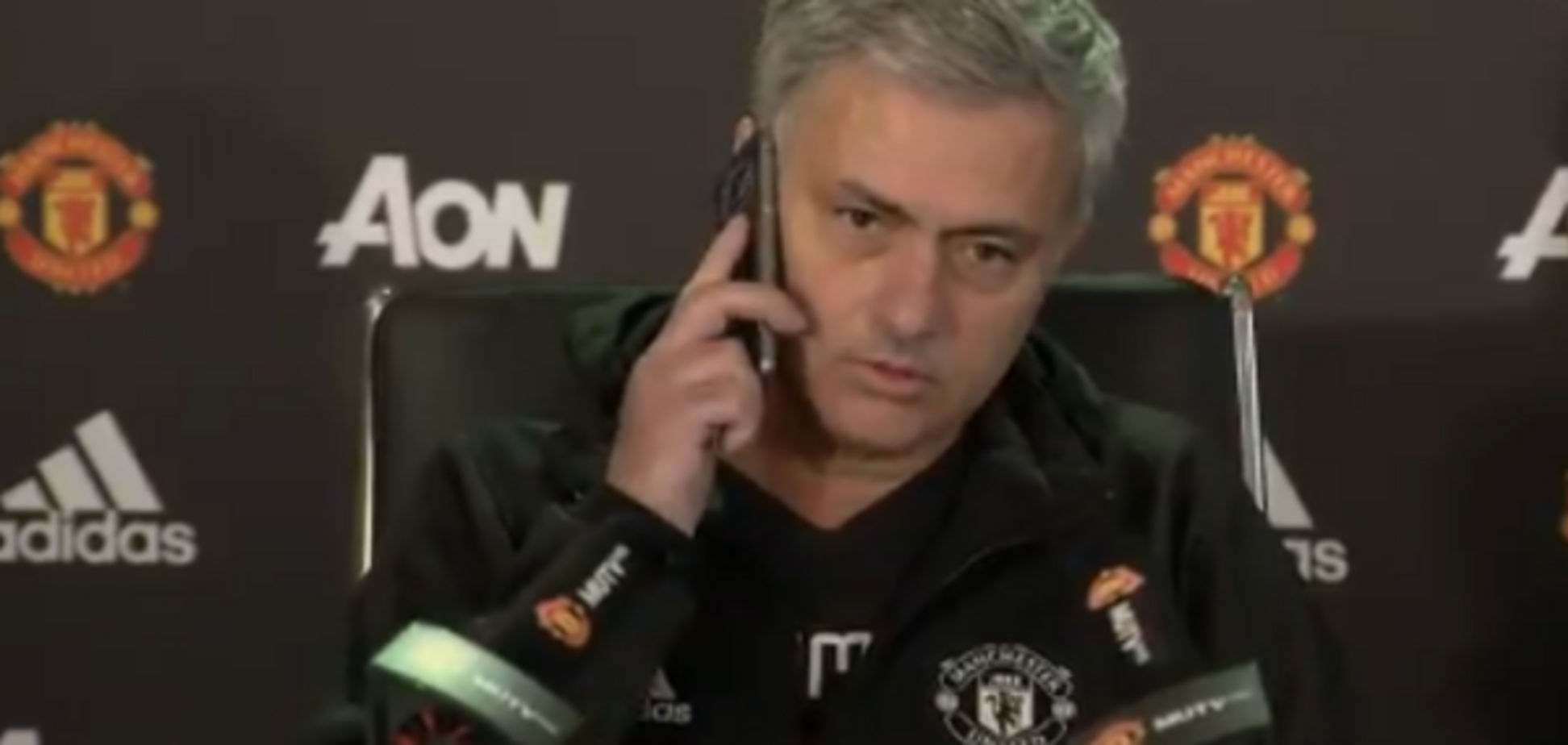 Курьез дня: одиозный Моуриньо отличился эпичной выходкой на пресс-конференции - появилось видео