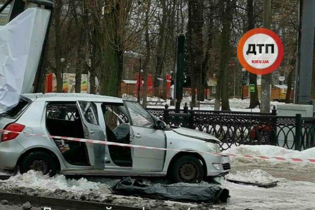 Страшное ДТП в центре Киева: девушка погибла на месте. Опубликованы фото |  Обозреватель 15 января | OBOZ.UA