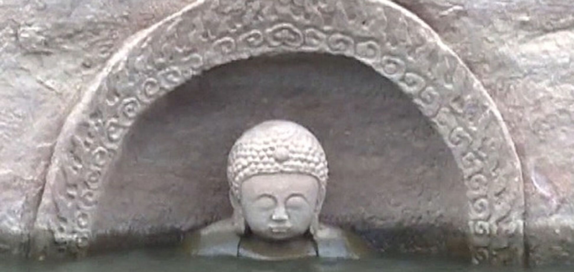 затопленная 600-летняя статуя Будды в Китае