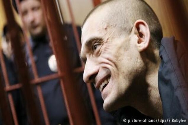 Російський митець-акціоніст Павленський проситиме притулку у Франції