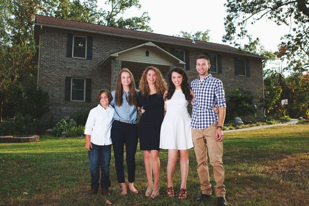 Кара Брукинс с детьми