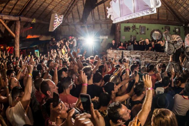 Клуб в Мексике