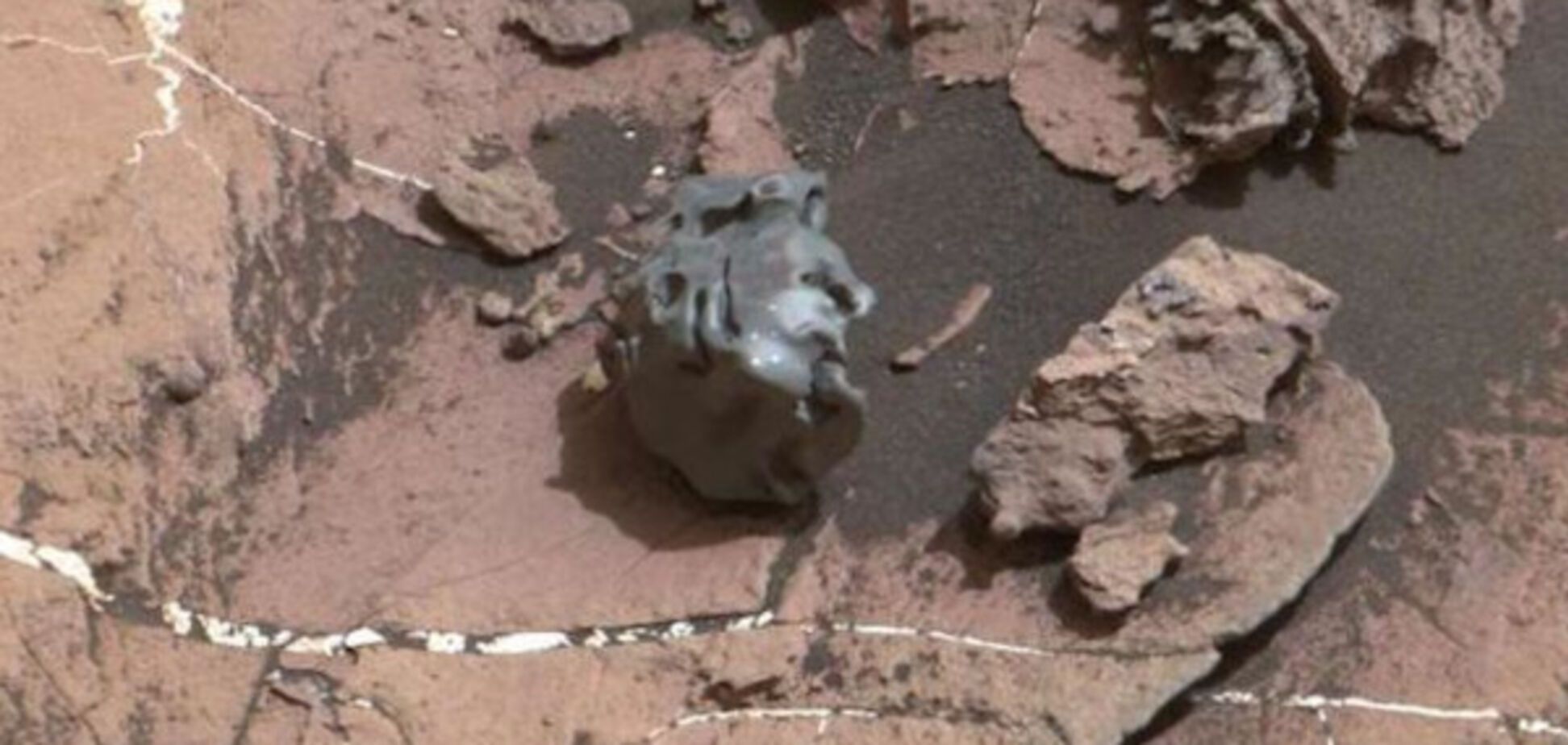 металлический метеорит на Марсе