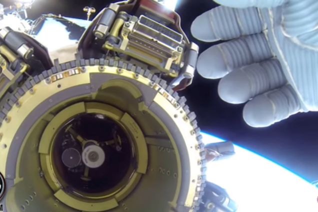 Астронавт NASA попытался скрыть пролетающий НЛО: опубликовано видео