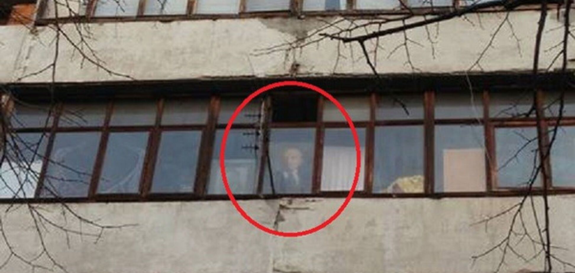 На проспекте Соборном в Запорожье появился портрет Ленина (ФОТО)