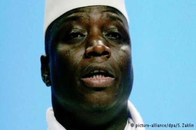 Президент Гамбії запровадив надзвичайний стан і залишиться на посаді ще на три місяці