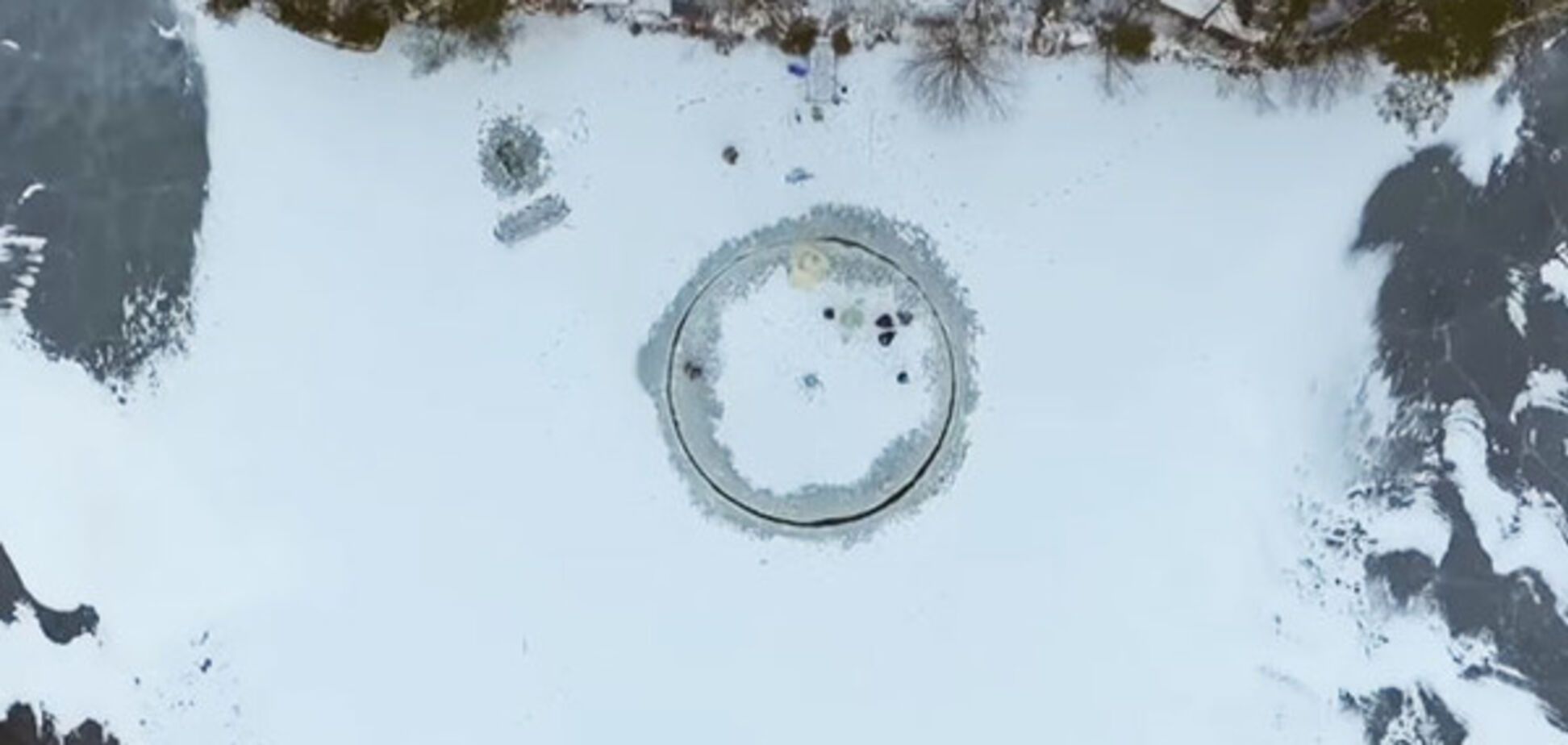 карусель из льдины в Финляндии