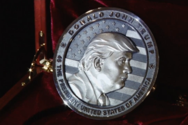 Фирма из России выпустила золотые монеты для Трампа