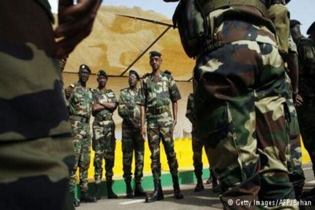 Війська Сенегалу ввійшли в Гамбію, щоб відсторонити від влади екс-президента