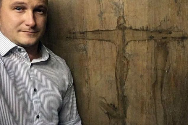 стол с изображением Иисуса Христа