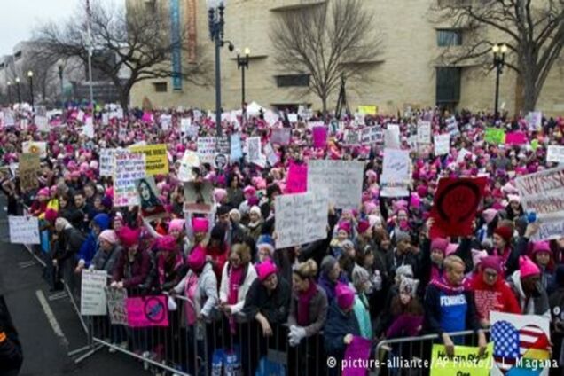 Тисячі жінок по всьому світу вийшли на марші проти Трампа