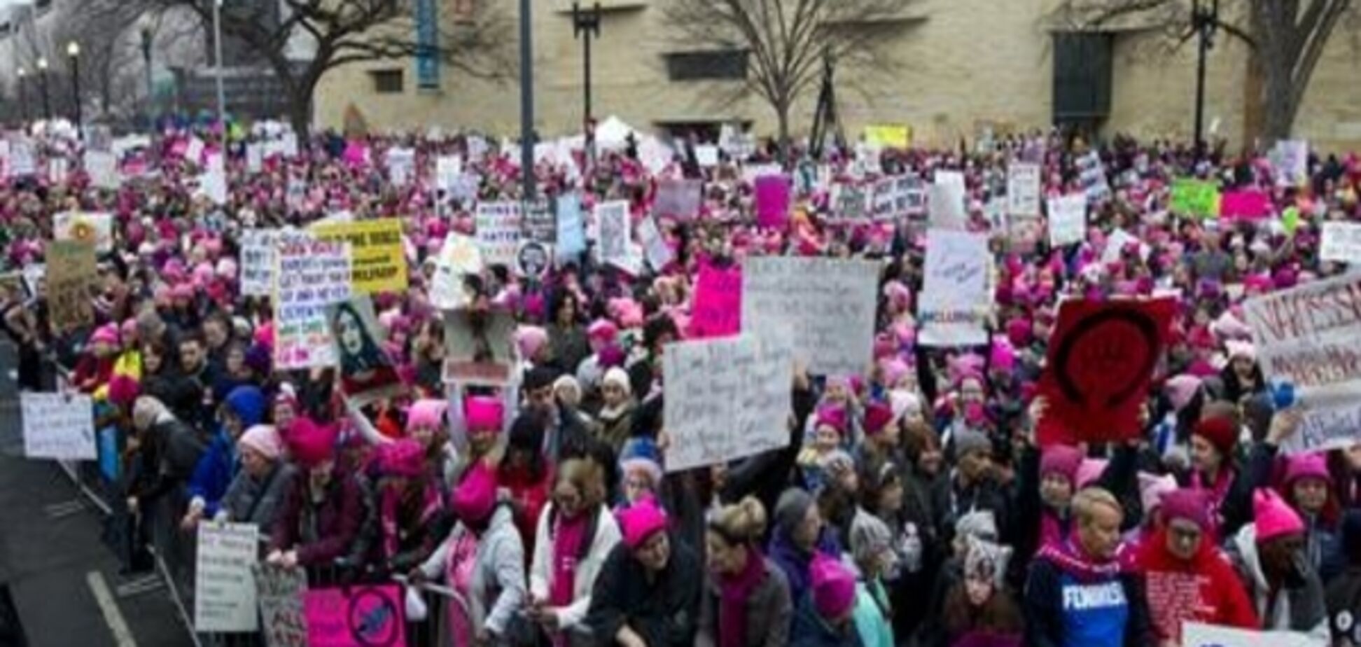 Тисячі жінок по всьому світу вийшли на марші проти Трампа
