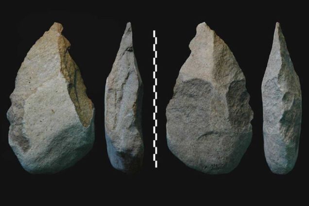 каменное орудие древних людей