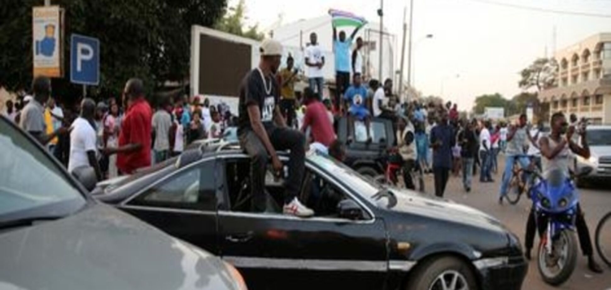 Війська країн Західної Африки увійшли у столицю Гамбії під аплодисменти