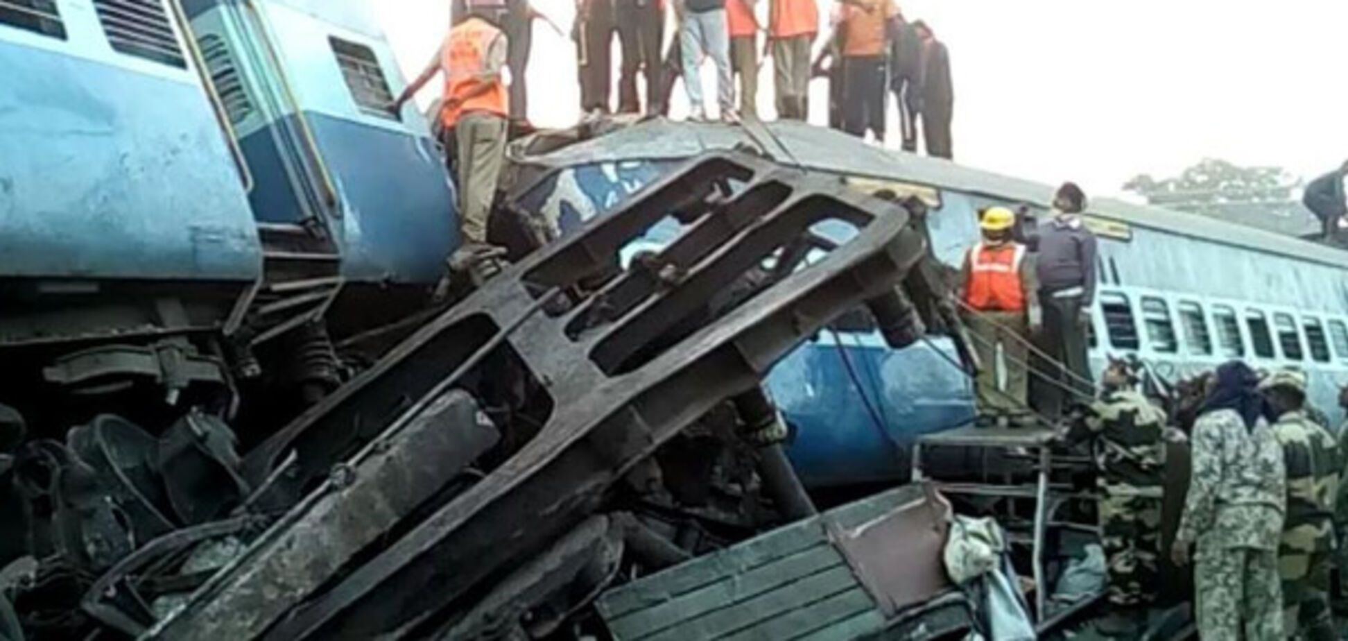 Крушение поезда в Индии