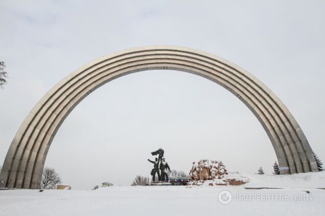 Арка \'Дружбы народов\' в Киеве