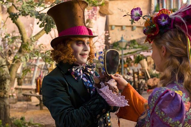 Джонни Депп в фильме \'Алиса в Зазеркалье\'