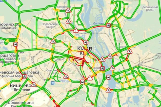 Масштабний затор розтягнувся на 9 км: у Києві ускладнений рух транспорту