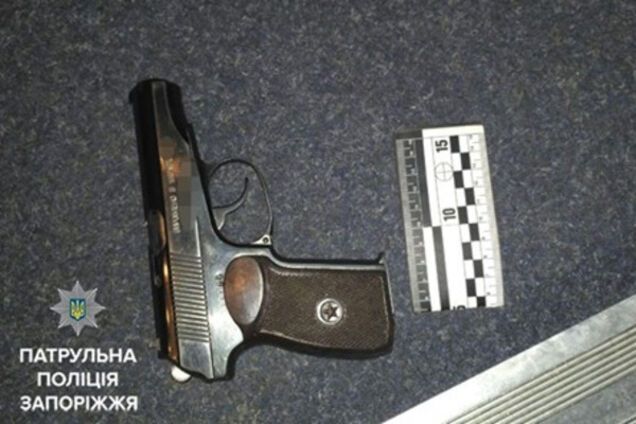 На просмотр фильма запорожец пришел с оружием (ФОТО)