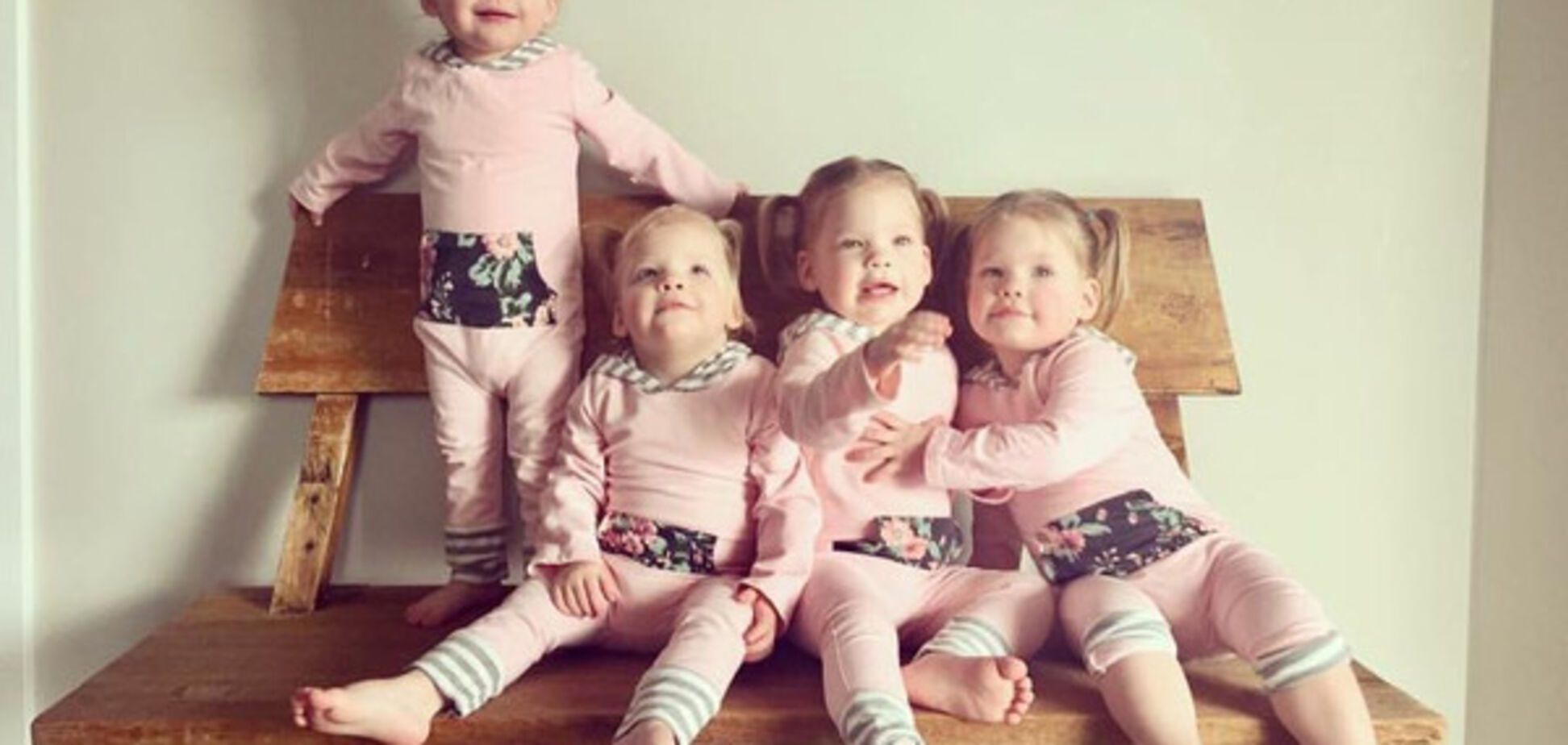 'Нам нужно вчетверо больше усилий': мама четырех близнецов рассказала о их воспитании