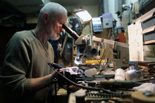 Умелые ручки: запорожец изготавливал оружие с целью массовой продажи (ВИДЕО)