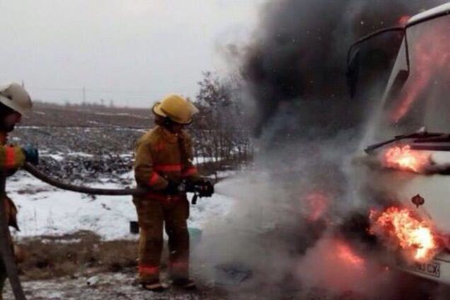 В Запорожской области загорелся автобус с пассажирами (ФОТО)