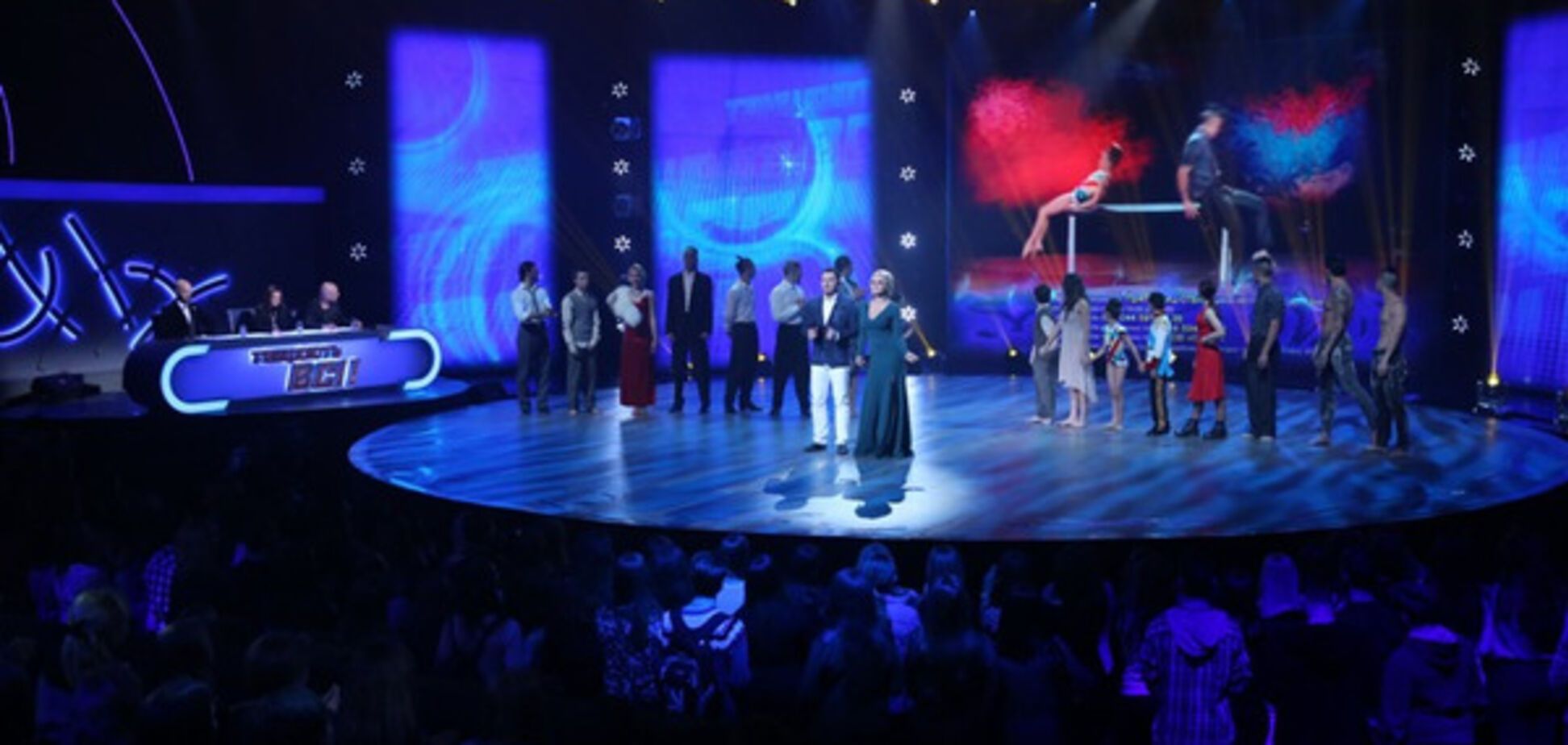 Танцюють всі