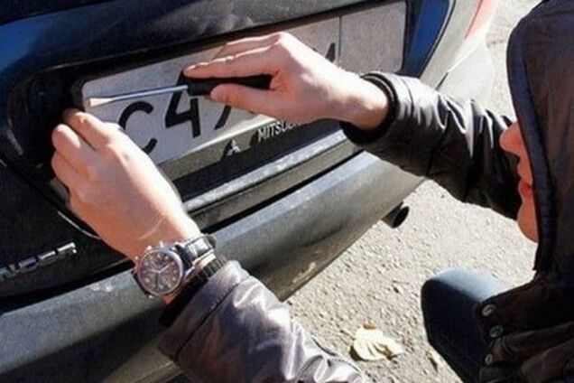 В Киеве криминал поиздевался над автомобилем дипломата