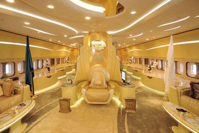 Иллюстрация: роскошный салон частного самолет
