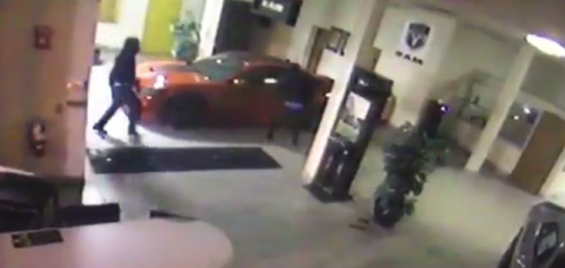 угон из автосалона