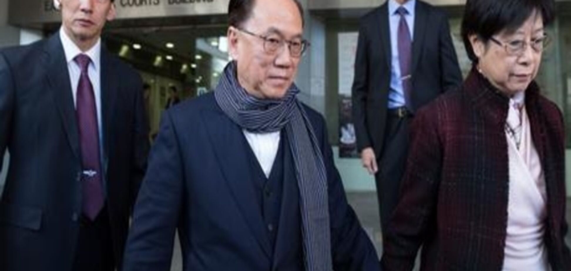 Екс-глава Гонконгу постав перед судом через звинувачення в корупції