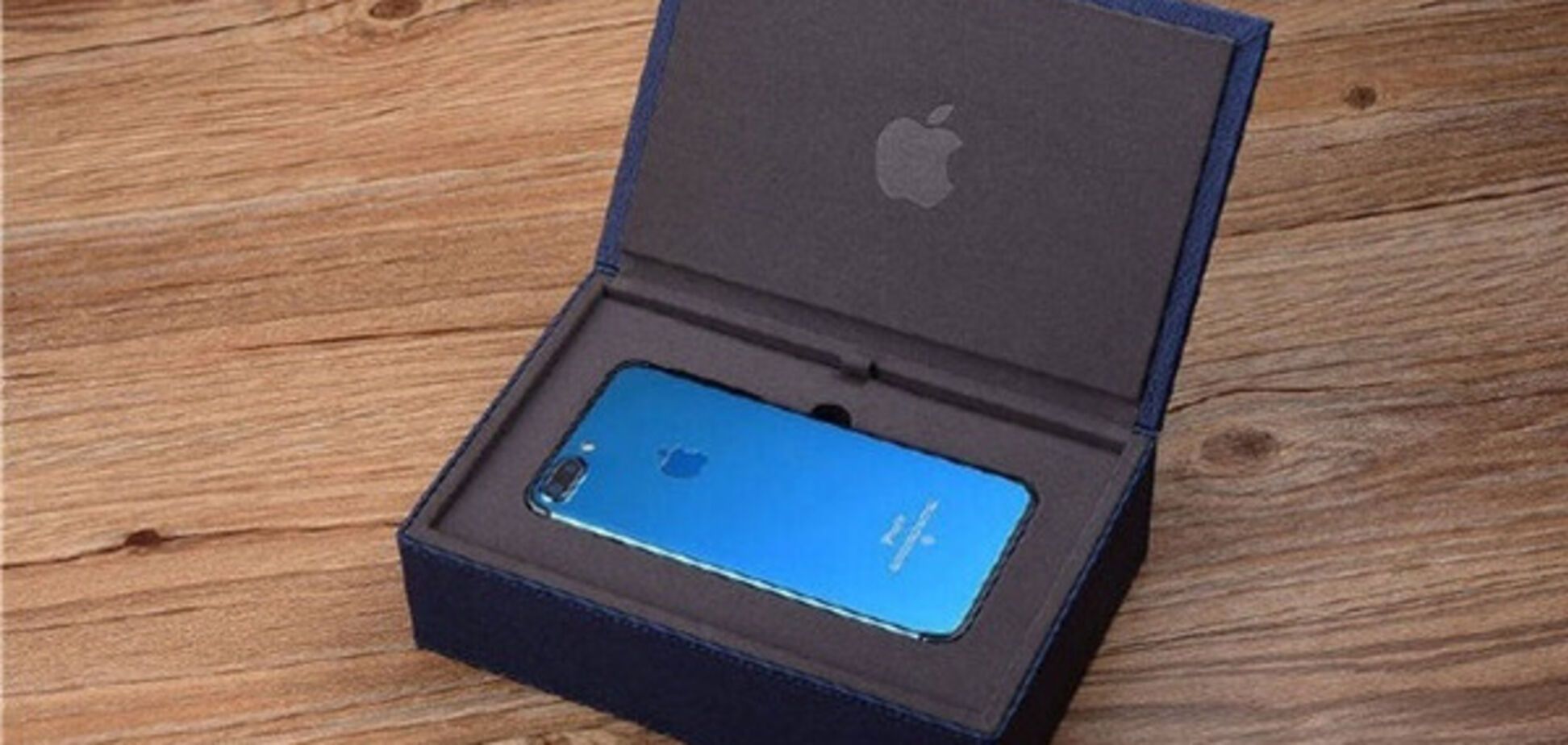 голубой iPhone