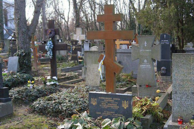 Могила Олександра Олеся на Ольшанському цвинтарі в Празі