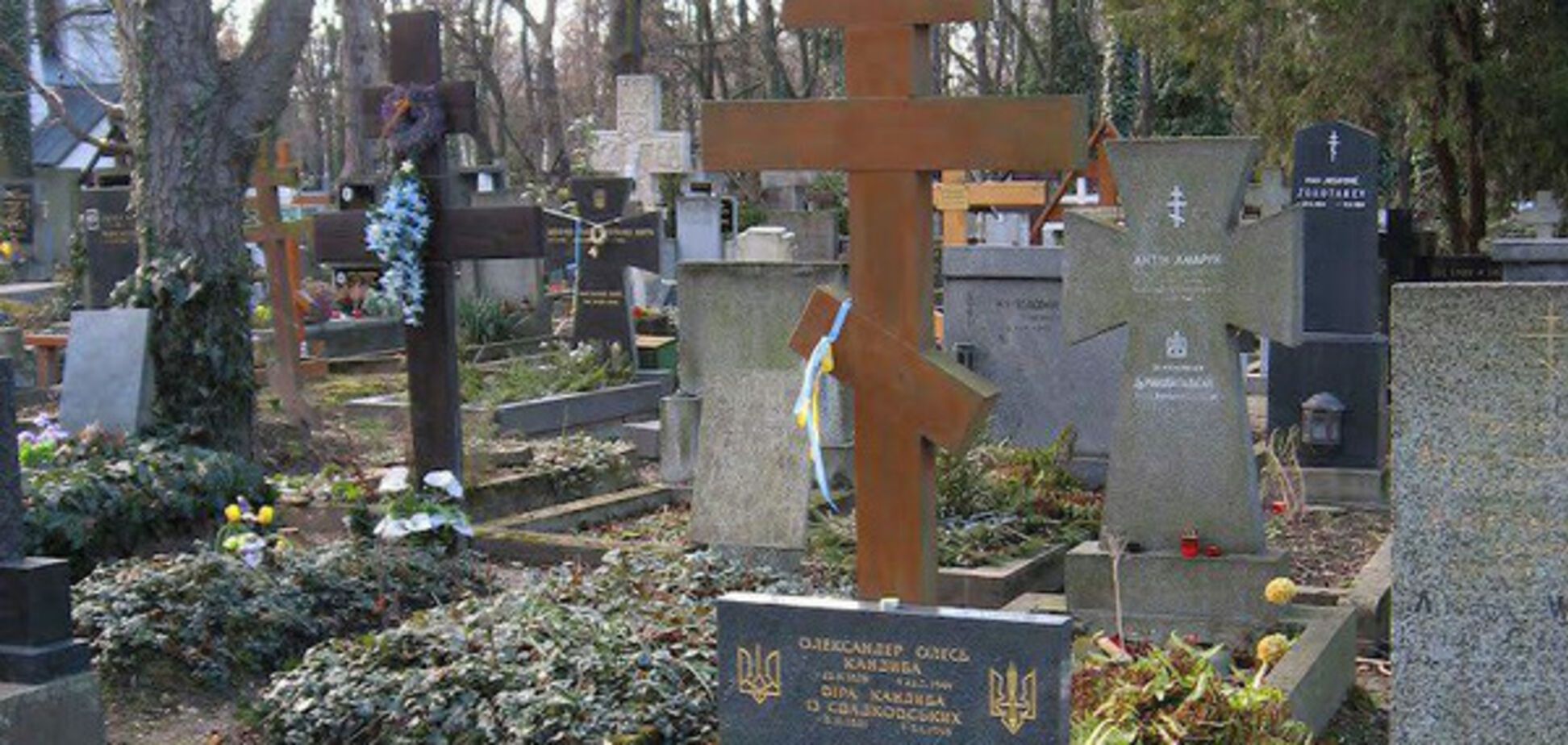 Могила Александра Олеся на Ольшанском кладбище в Праге