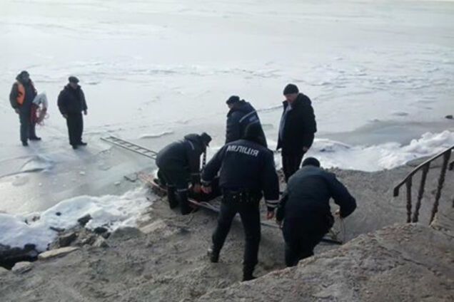 В Запорожской области мужчина провалился под лед (ФОТО)