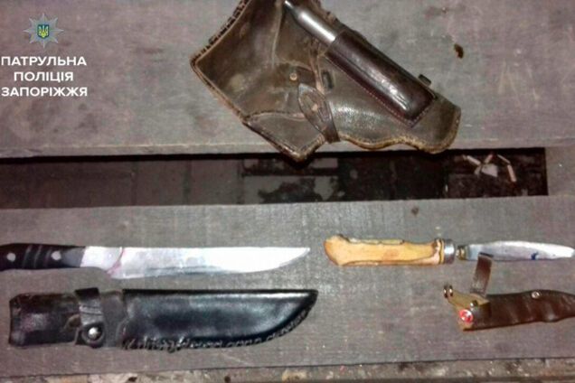 На остановке запорожцев атаковал мужчина с ножом (ФОТО)