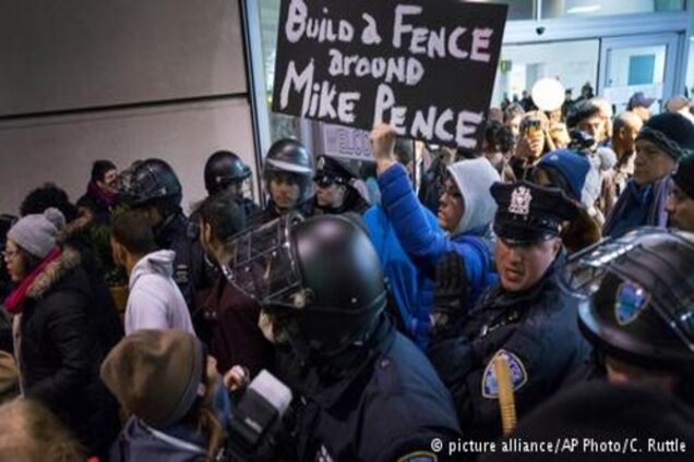 Коментар: антиміграційний указ Трампа - небезпечний та деструктивний