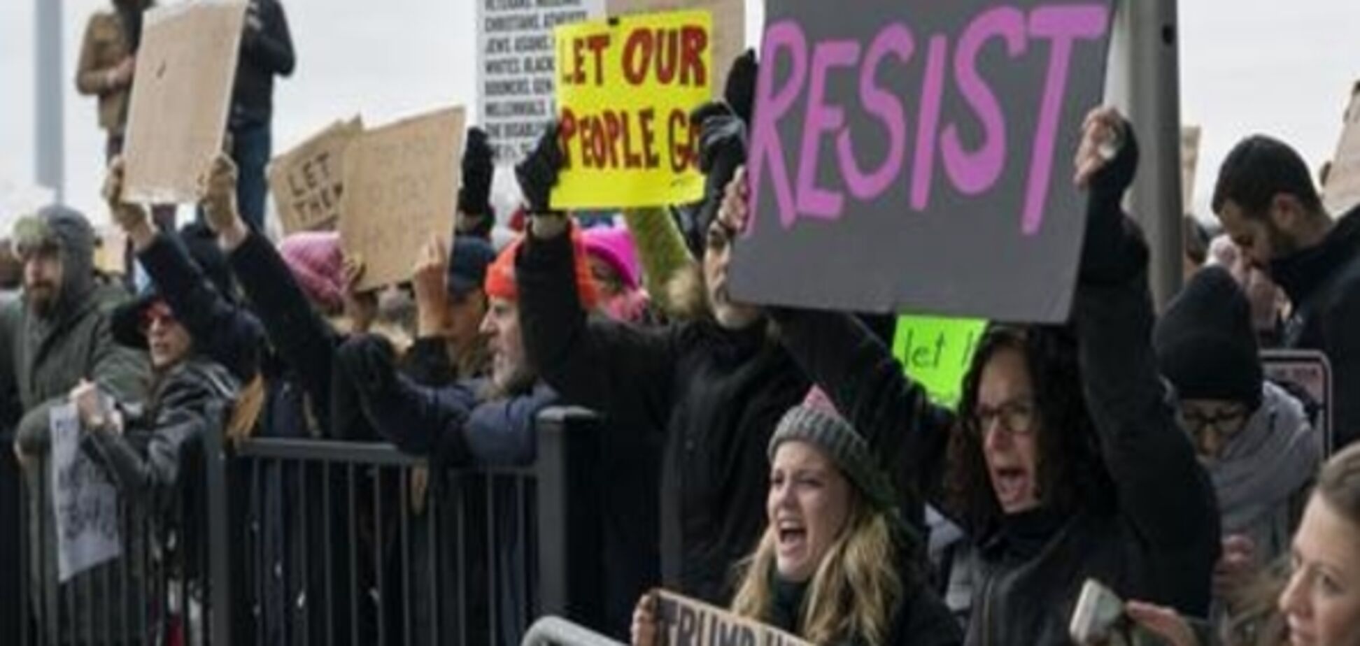 Антиміграційний указ Трампа торкнувся 100 тисяч німців